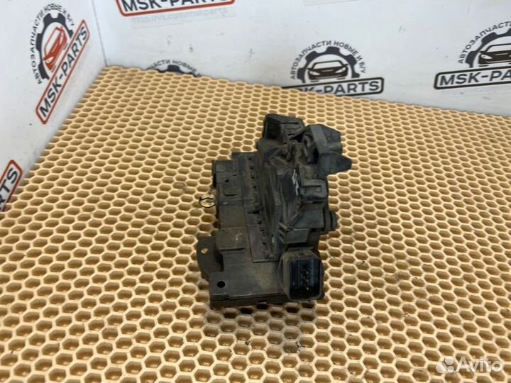 Замок боковой двери задний правый Ford Focus 1