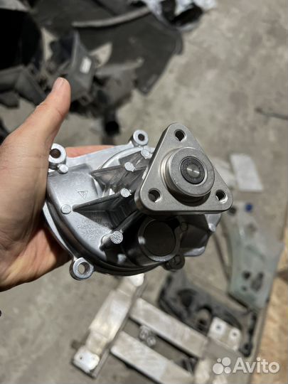 Помпа porsche cayenne/panamera original