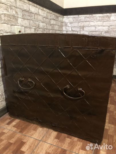 Сундук старинный