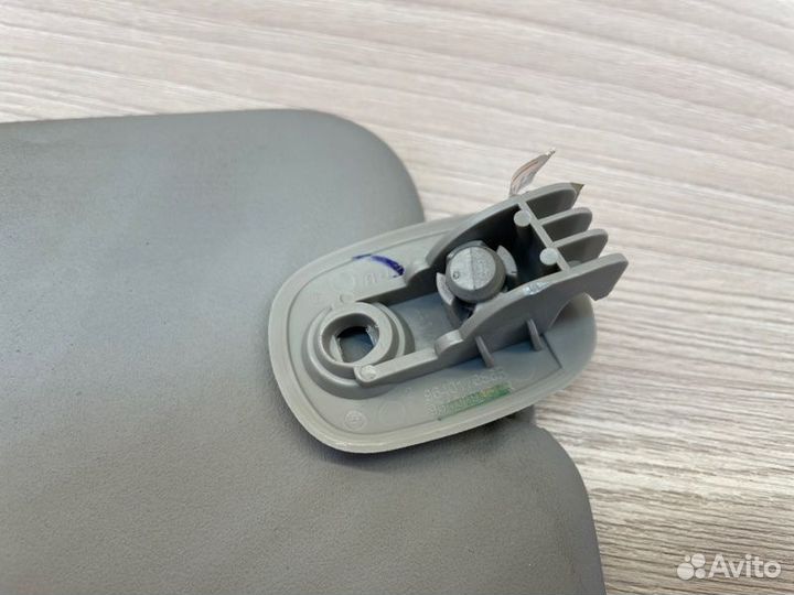 Козырек солнцезащитный правый Renault Logan