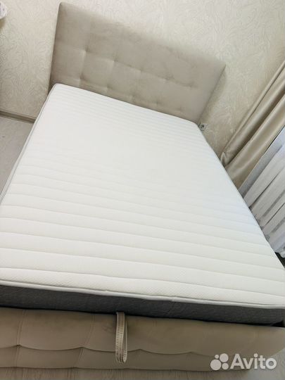 Кровать с матрасом 140 200