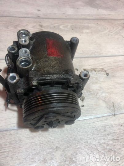 Компрессор кондиционера Mitsubishi Carisma 1.6