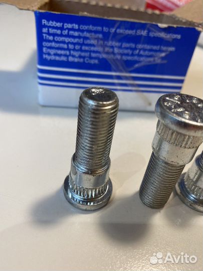 Шпилька переднего колеса Raybestos 27832B Jeep