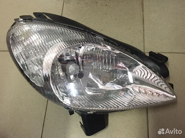 Фара правая Citroen Xsara Picasso