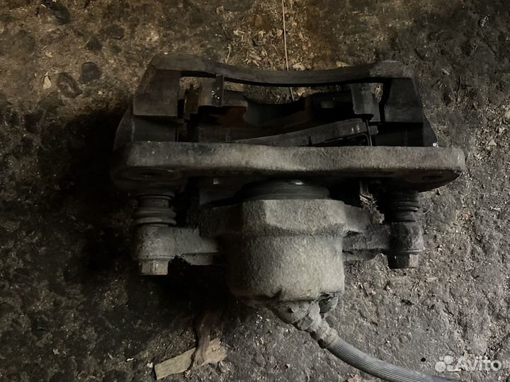 Суппорт передний девый на kia spectra