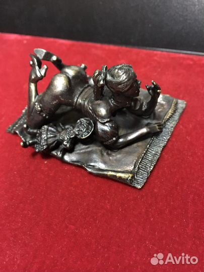 Девушка с куклой