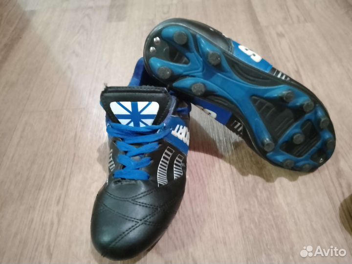 Детские футбольные бутсы