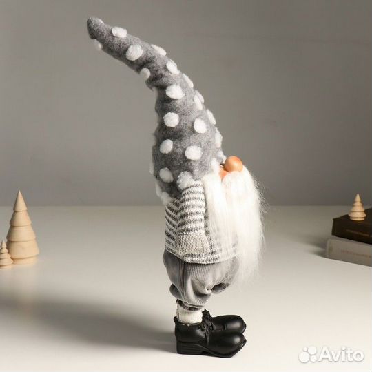 Кукла интерьерная 'Дед Мороз в сером колпаке в бел