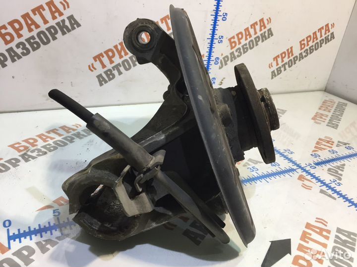 Кулак поворотный ступица передняя левая Лев