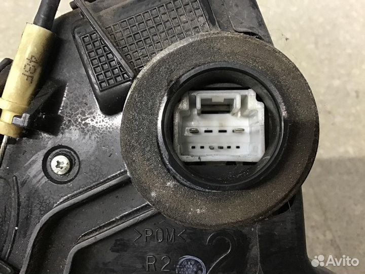 Замок двери передней правой Toyota RAV 4 2006-2013