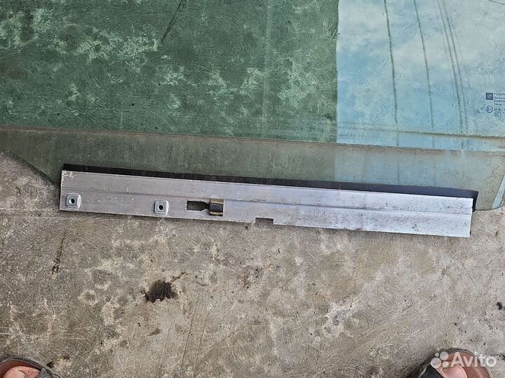 Стекло двери переднее левое Opel Astra H 2006г