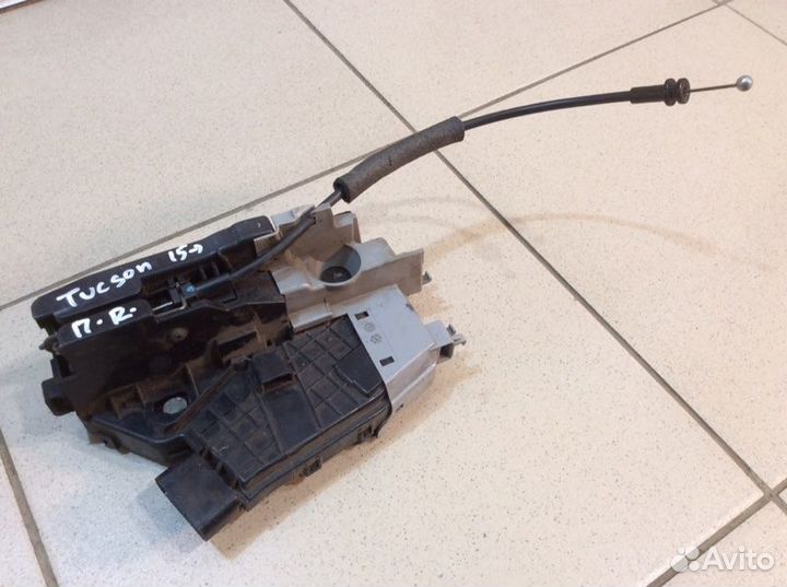 Замок двери передний правый Hyundai Tucson