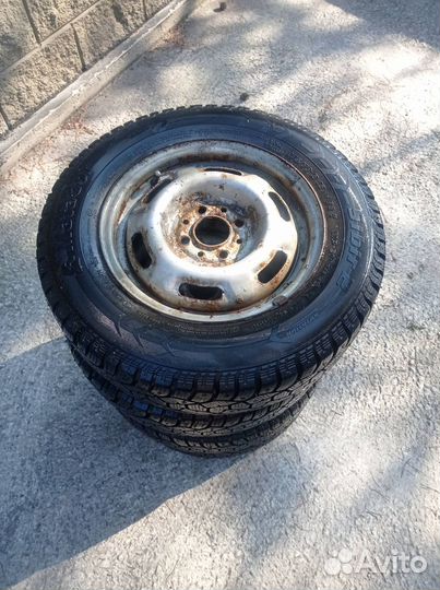 Автомобильные шины зимние б. у