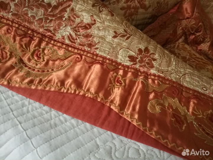 Покрывало, наволочки, простыни