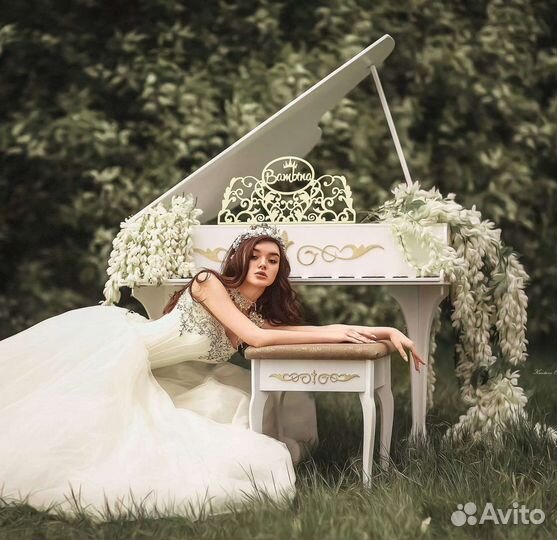 Реквизит аренда для фотосессии рояль арфа бутафори