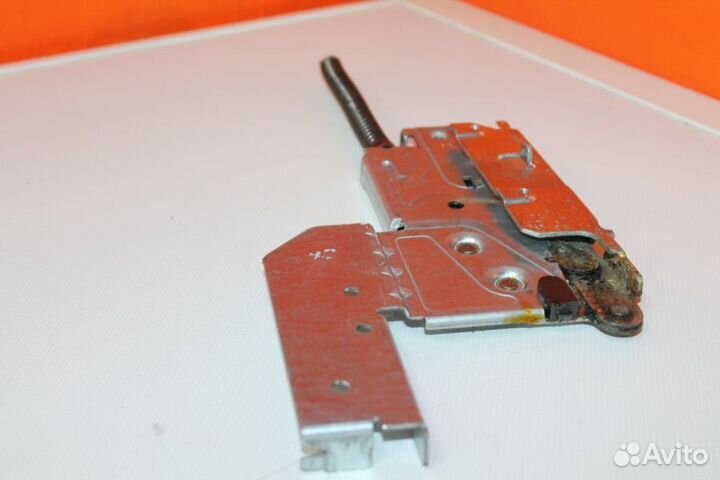 Завес (петля) левая Ariston C00302998 бу. 2285