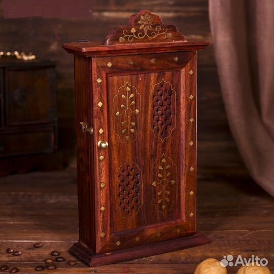 Ключница настенная Знаки судьбы дерево Индия