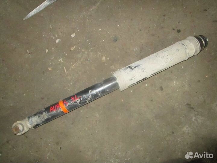 Амортизатор задний Toyota Auris 150