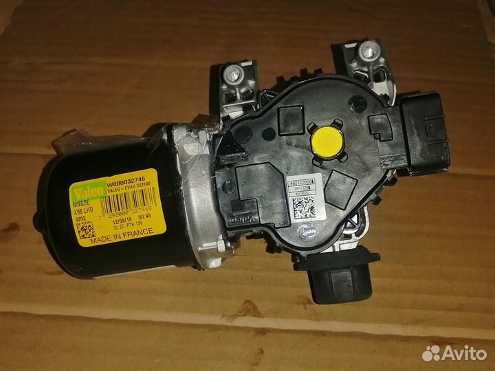 Моторчик стеклоочистителя 288008961R Clio с 2012 г