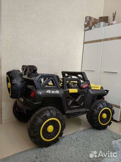 Детский электромобиль двухместный бу