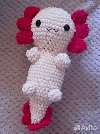 Аксолотль игрушка вязаная