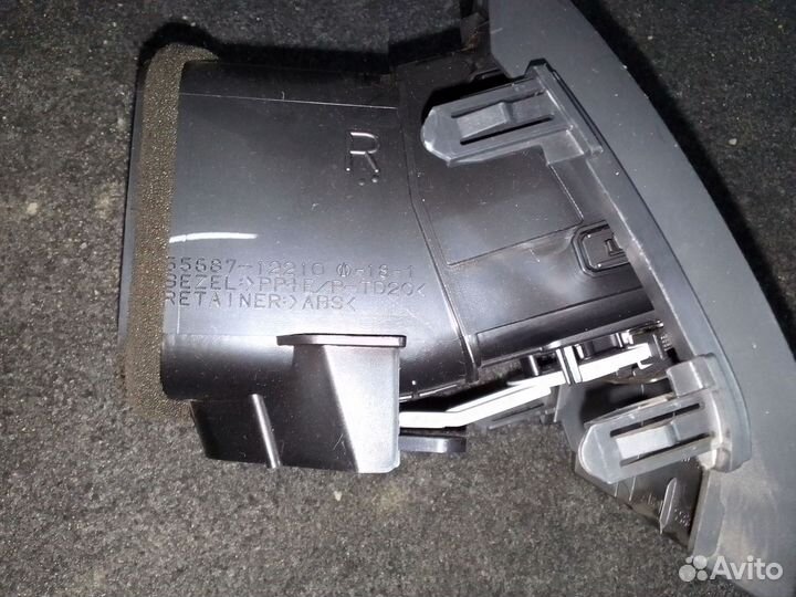 Дефлектор обдува салона правый Toyota Corolla E150