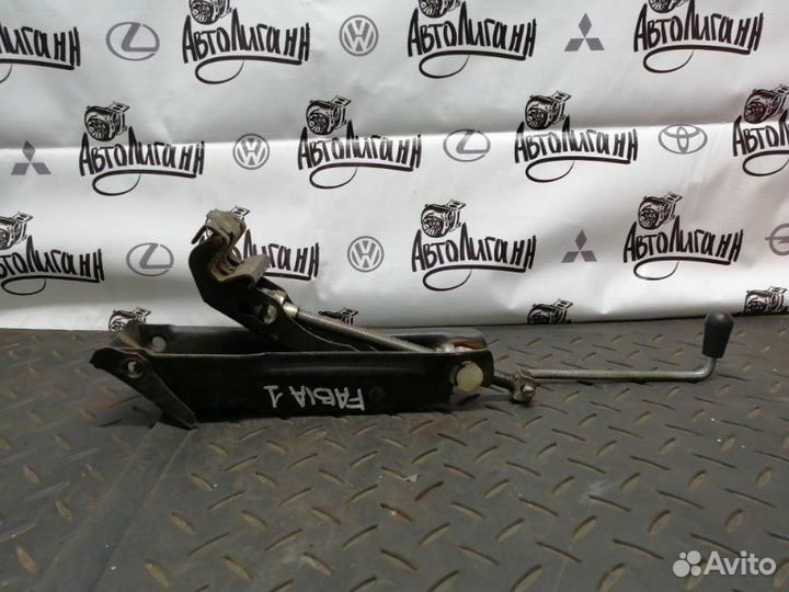 Домкрат Skoda Fabia 1