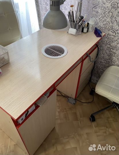 Стол маникюрный с вытяжкой