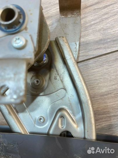 Рычаг стояночного тормоза Nissan Qashqai J10