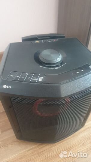 Музыкальная колонка LG
