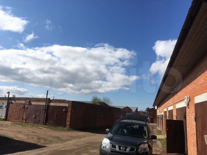 Гараж, > 30 м²