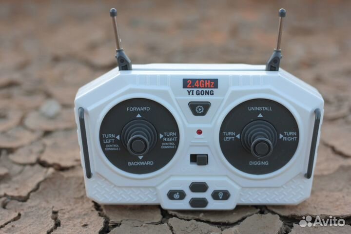 Радиоуправляемый экскаватор 1:20