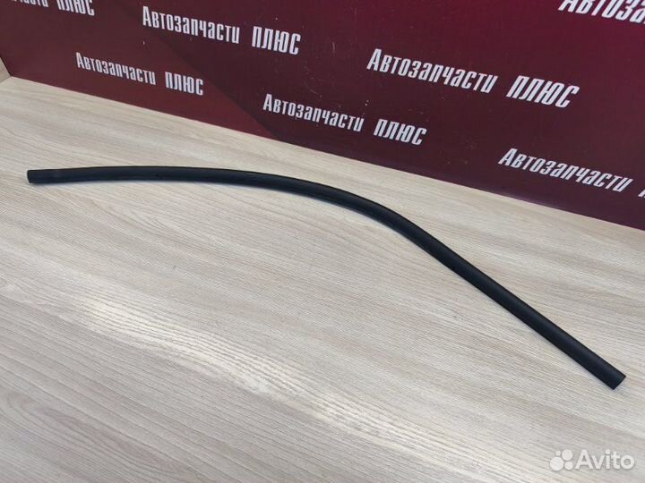 Уплотнительная резинка боковой двери передняя