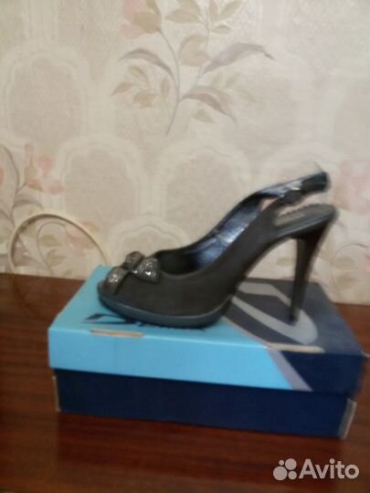 Босоножки новые