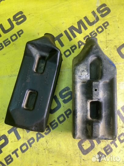 Отбойник переднего бампера Chrysler Sebring