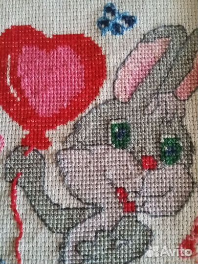 Зайка с шариком. Вышивка крестиком