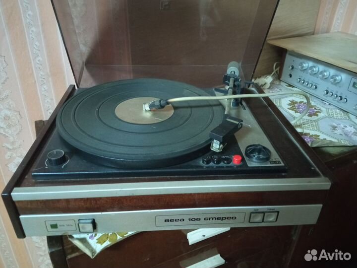 Виниловый проигрыватель