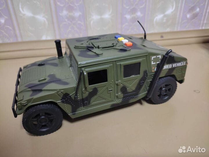 Игрушка. Военная машина