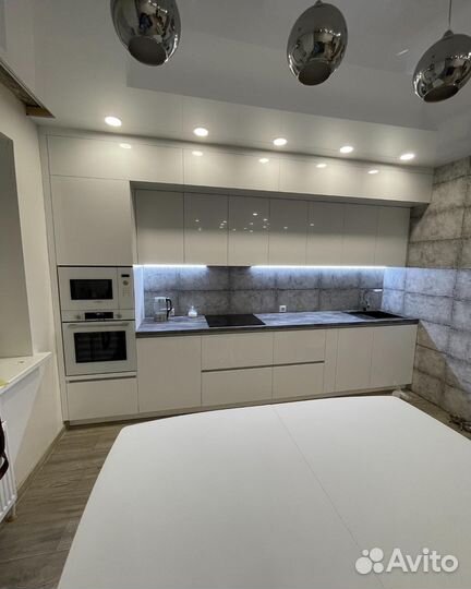 Кухня под потолок на заказ