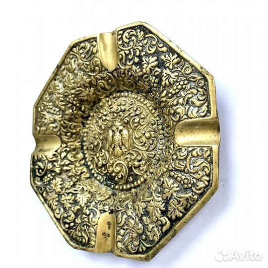 Антикварная подставка пепельница герб латунь бронз