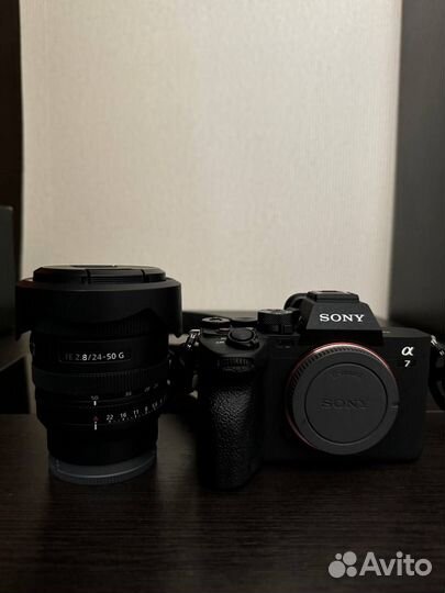 Беззеркальная фотокамера Sony A7IV и Sony 24-50 f