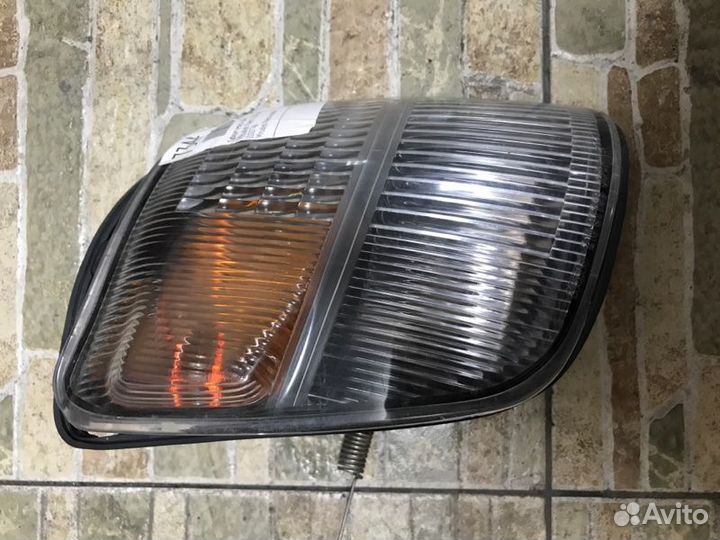 Габарит передний правый Mitsubishi Pajero 2 6G72