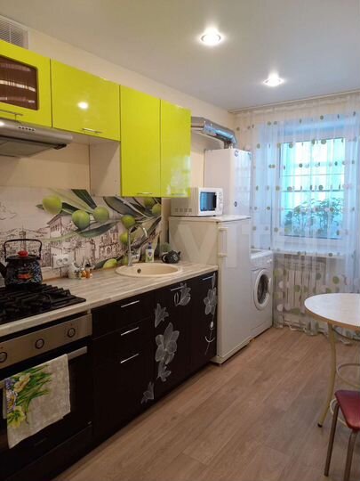 2-к. квартира, 50 м², 3/3 эт.