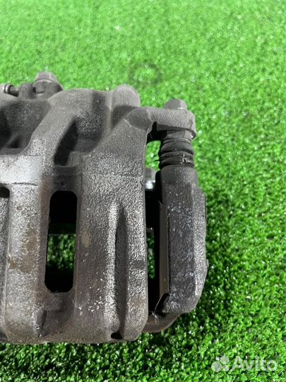 Суппорт передний правый Honda CR-V RM4