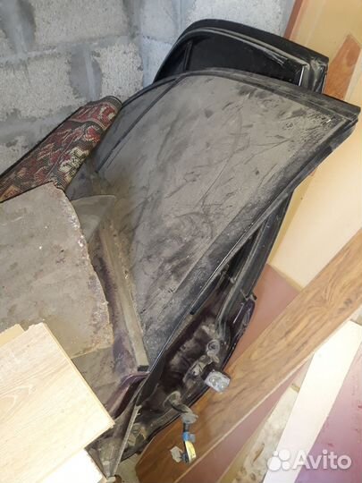 Задняя дверь тойота карина е