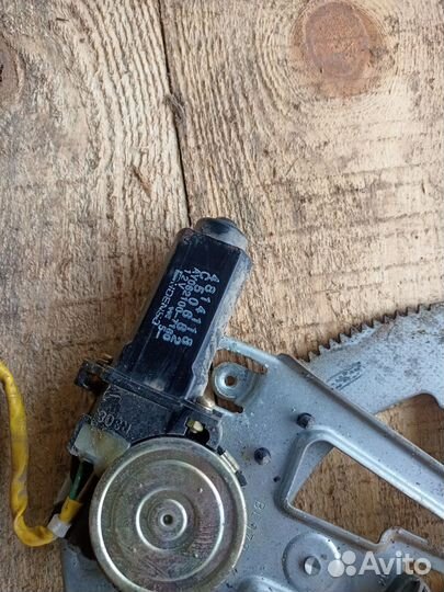 Стеклоподъёмник передний dodge Stratus