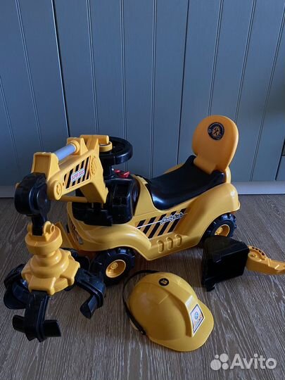 Детская машинка-каталка