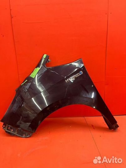 Крыло переднее левое Toyota Noah ZWR80G 2ZR-FXE