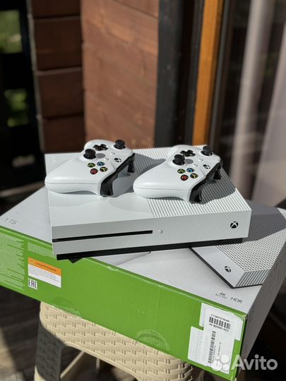 Xbox one s 2 геймпада 1tb