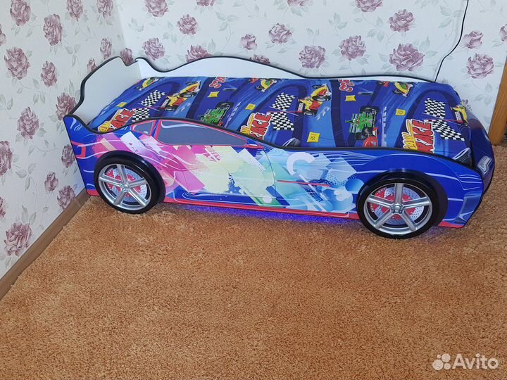 Детская кровать машинка